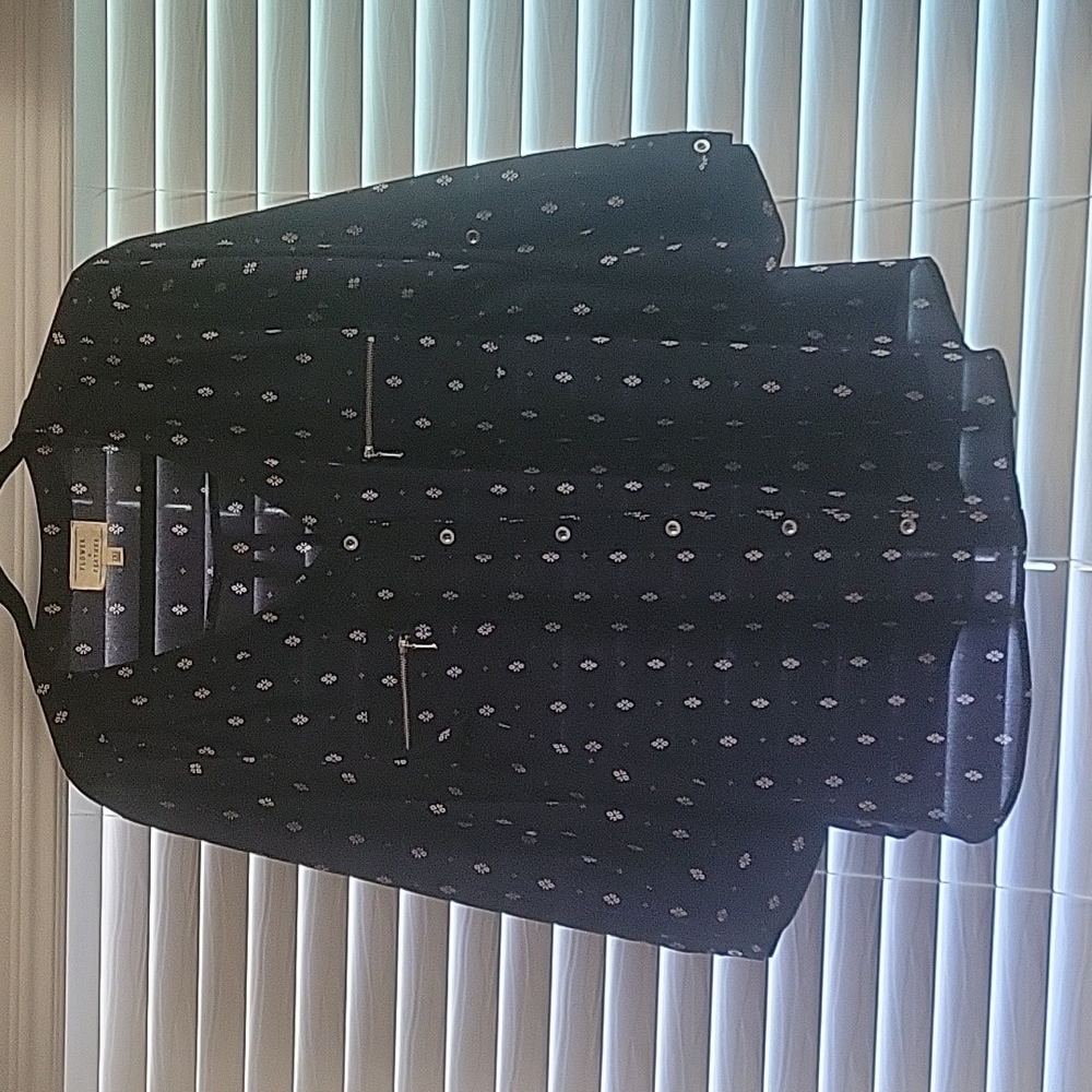 Flower & Feather Navy Blouse with white print 3/4 sleeve with button up option.